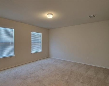 807 Goldenrod Lane - Photo Thumbnail 15