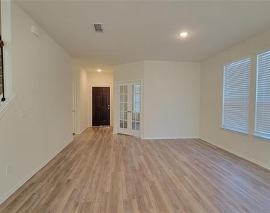 807 Goldenrod Lane - Photo Thumbnail 5