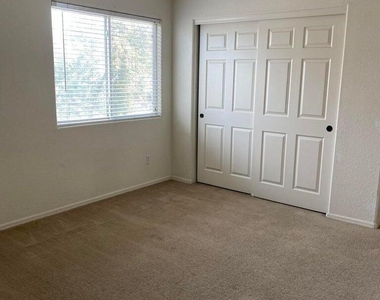 4414 E Peach Tree Drive - Photo Thumbnail 13