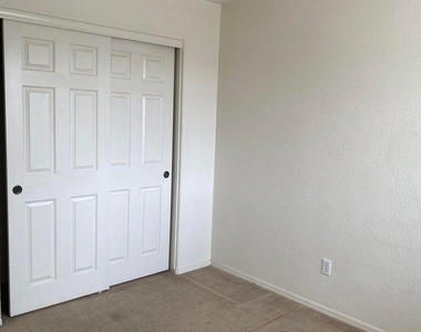 4414 E Peach Tree Drive - Photo Thumbnail 11
