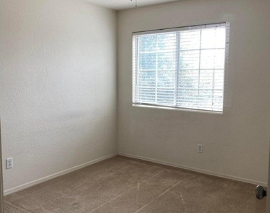 4414 E Peach Tree Drive - Photo Thumbnail 10
