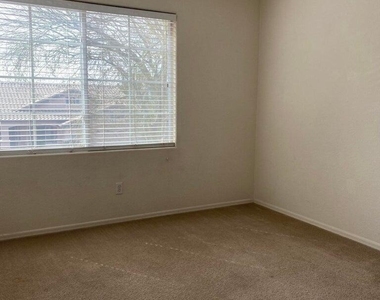 4414 E Peach Tree Drive - Photo Thumbnail 9