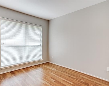 4616 W Lovers Lane - Photo Thumbnail 5