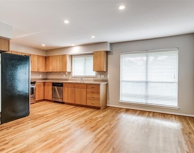 4616 W Lovers Lane - Photo Thumbnail 4