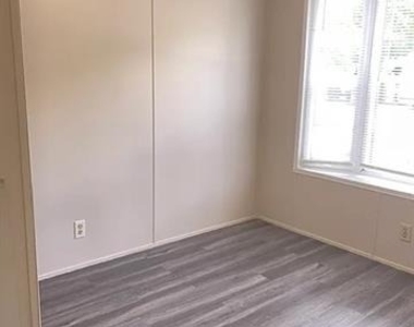 5785 Sheli Lane - Photo Thumbnail 3
