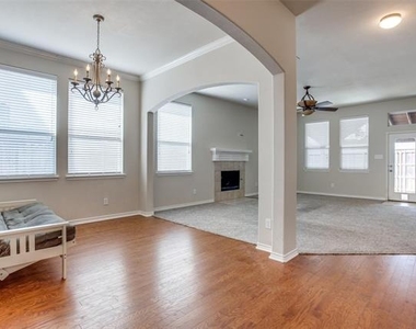 1627 Summerfield Drive - Photo Thumbnail 3
