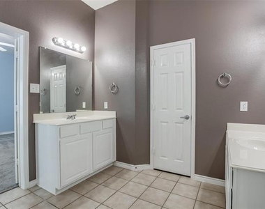 1627 Summerfield Drive - Photo Thumbnail 13