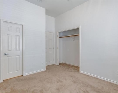 1627 Summerfield Drive - Photo Thumbnail 19