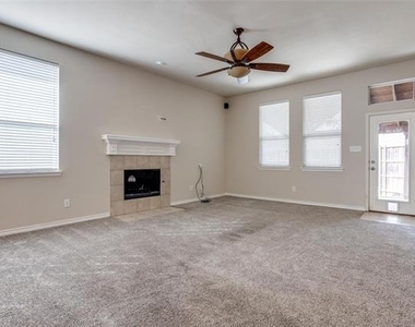 1627 Summerfield Drive - Photo Thumbnail 4
