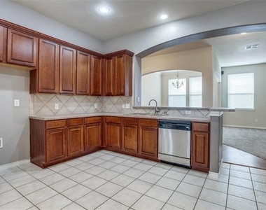 1627 Summerfield Drive - Photo Thumbnail 8