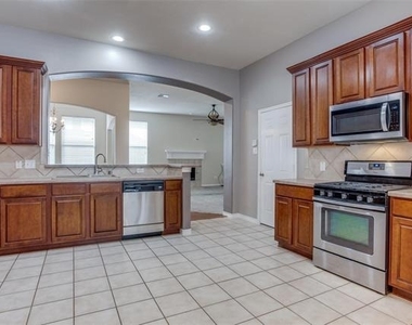 1627 Summerfield Drive - Photo Thumbnail 9