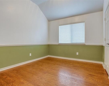 1627 Summerfield Drive - Photo Thumbnail 17