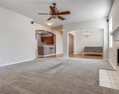 1627 Summerfield Drive - Photo Thumbnail 6