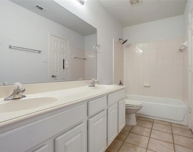1627 Summerfield Drive - Photo Thumbnail 16