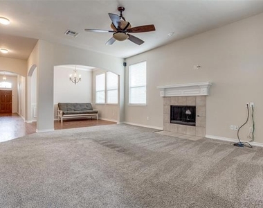 1627 Summerfield Drive - Photo Thumbnail 5