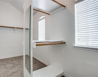 1627 Summerfield Drive - Photo Thumbnail 14