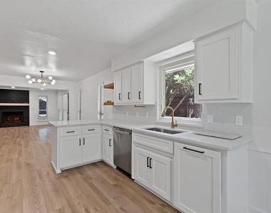 4021 San Mateo Drive - Photo Thumbnail 8