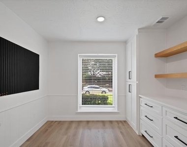 4021 San Mateo Drive - Photo Thumbnail 7