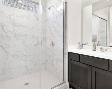 4704 Hammerstein Boulevard - Photo Thumbnail 14