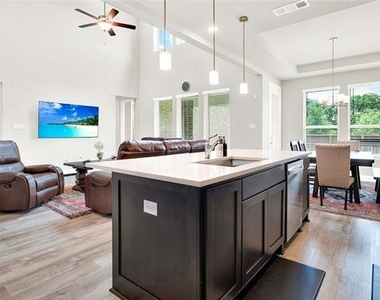 4704 Hammerstein Boulevard - Photo Thumbnail 8