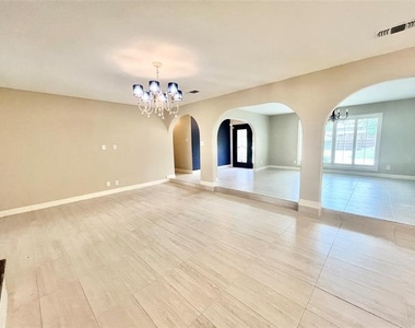 313 Santa Clara Street - Photo Thumbnail 5