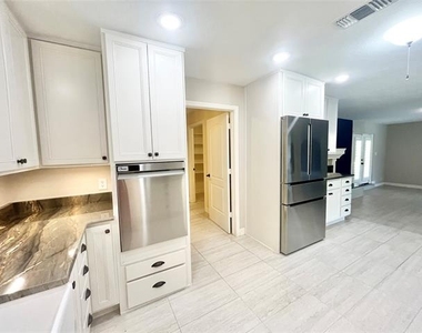 313 Santa Clara Street - Photo Thumbnail 8