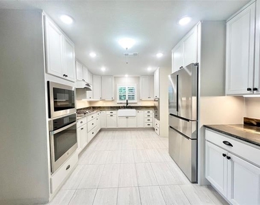 313 Santa Clara Street - Photo Thumbnail 6
