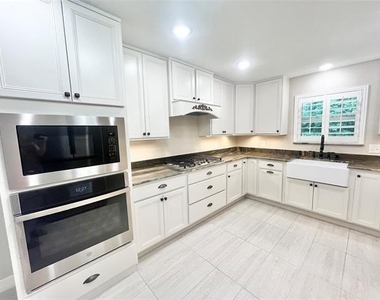 313 Santa Clara Street - Photo Thumbnail 7