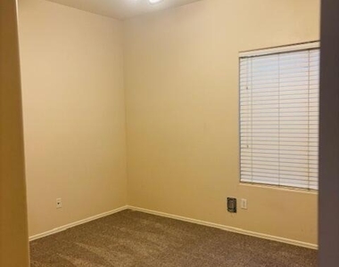 29081 N Cactus Circle - Photo Thumbnail 7