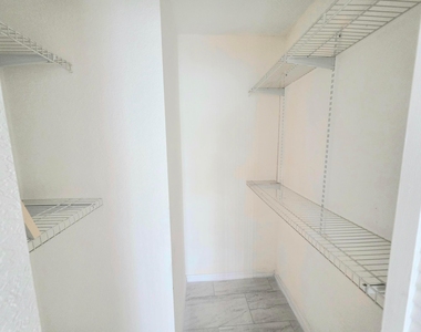 569 E Ridge Circle N - Photo Thumbnail 8