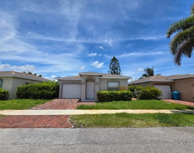 569 E Ridge Circle N - Photo Thumbnail 23