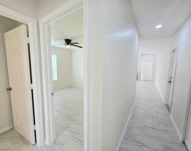 569 E Ridge Circle N - Photo Thumbnail 9