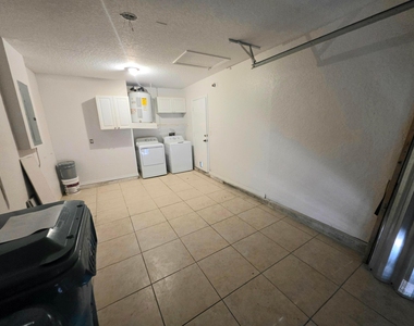 569 E Ridge Circle N - Photo Thumbnail 19