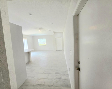569 E Ridge Circle N - Photo Thumbnail 17