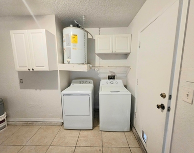 569 E Ridge Circle N - Photo Thumbnail 20
