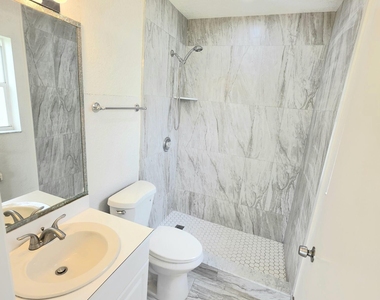 569 E Ridge Circle N - Photo Thumbnail 6