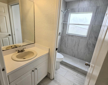 569 E Ridge Circle N - Photo Thumbnail 13