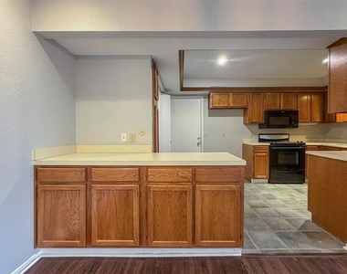 5128 Ledgestone Drive - Photo Thumbnail 6