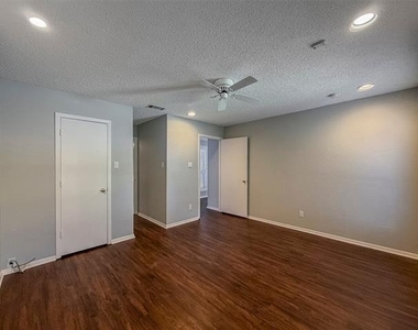 5128 Ledgestone Drive - Photo Thumbnail 16