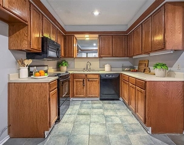 5128 Ledgestone Drive - Photo Thumbnail 7