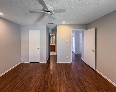 5128 Ledgestone Drive - Photo Thumbnail 15