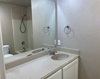 809 Shady Grove Drive - Photo Thumbnail 14