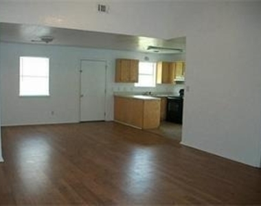 809 Shady Grove Drive - Photo Thumbnail 3