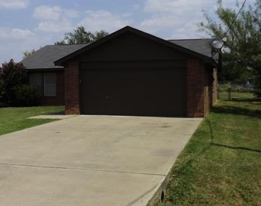 809 Shady Grove Drive - Photo Thumbnail 1