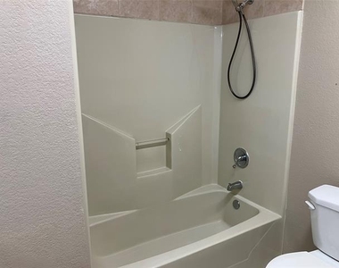809 Shady Grove Drive - Photo Thumbnail 12