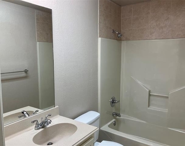 809 Shady Grove Drive - Photo Thumbnail 15