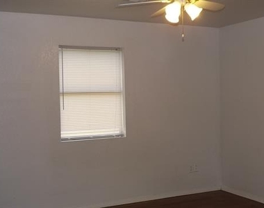 809 Shady Grove Drive - Photo Thumbnail 8