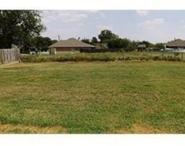 809 Shady Grove Drive - Photo Thumbnail 18