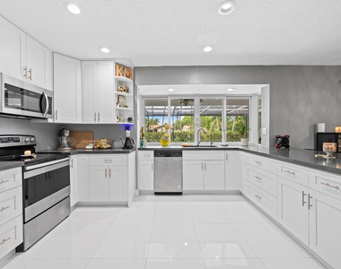 10497 Nw 4th Street - Photo Thumbnail 6