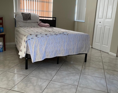 10106 Twin Lakes Drive - Photo Thumbnail 9